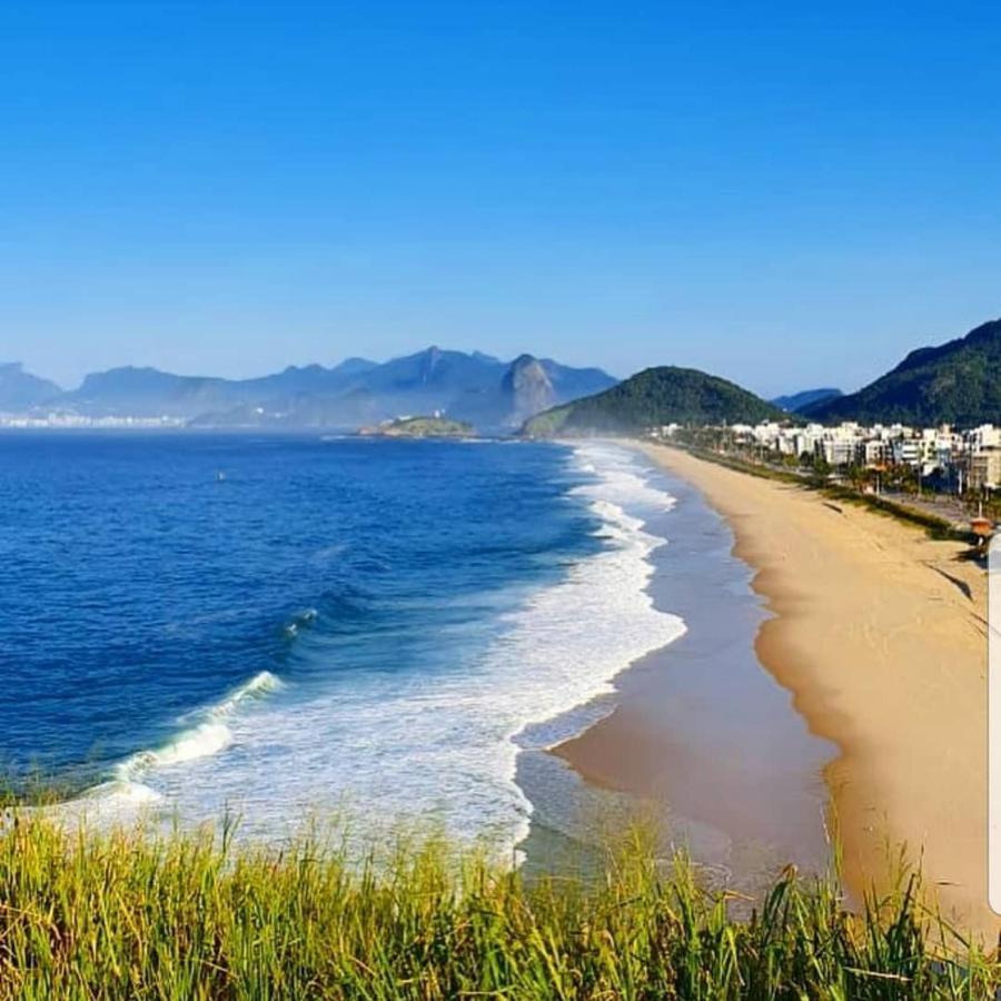 Alecrim De Camboinhas Com Marina Pe Na Areia Niteroi